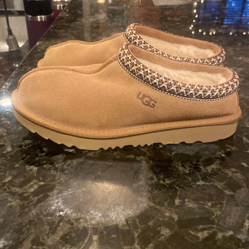 UGG Tasman slipper/shoe. Big kids size 3 in Chestnut color